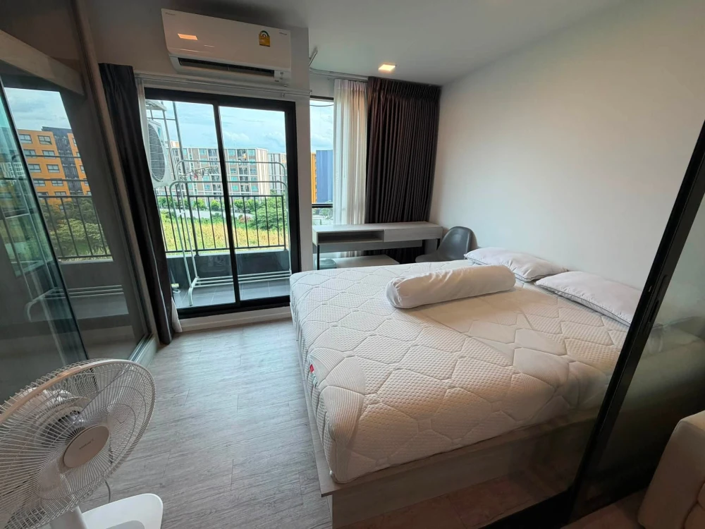 Condo for rent at Kave Ava. The unit is partitioned into separate, well-defined zones and comes with complete amenities. Book now!