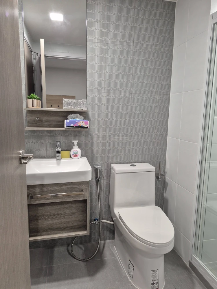 Kave Luminous Bangmod Condo for Rent: 1-Bedroom Exclusive unit on the 6th floor. Features a view facing the front of the complex and a cool, comfortab