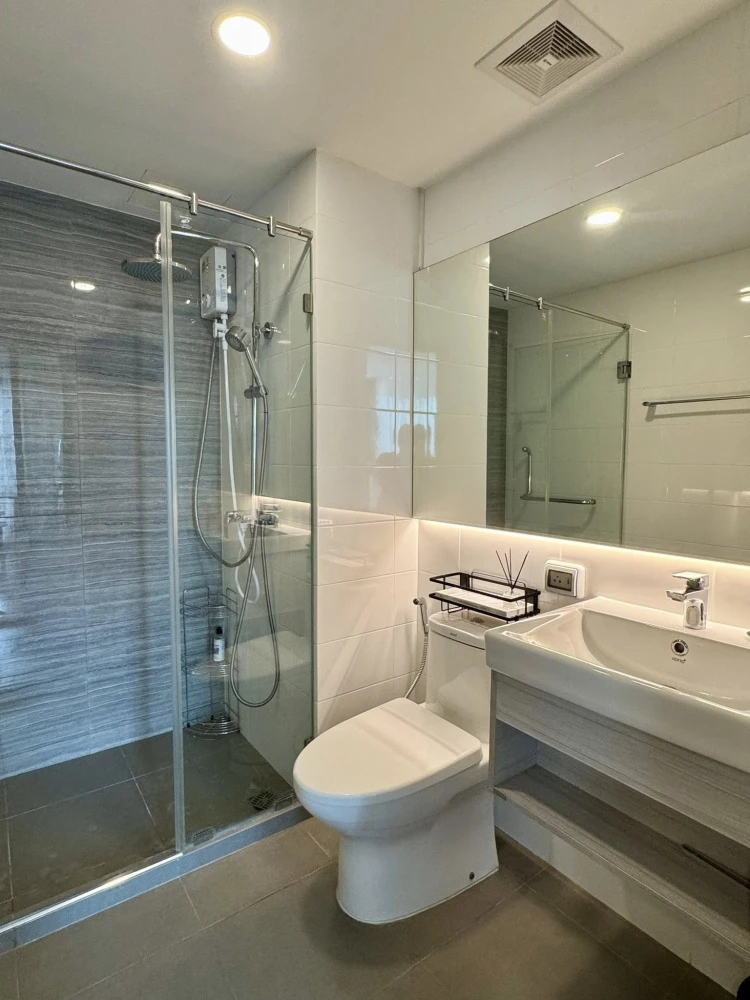 Condo for rent, Knightsbridge Bearing Sukhumvit 107, fully furnished and ready to move in. Complete amenities. Book now, don't miss out!