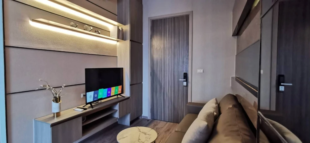 Condo for rent at KnightsBridge Prime On-Nut, fully furnished, 41st floor with stunning views. Convenient and complete amenities. Book now, don't miss