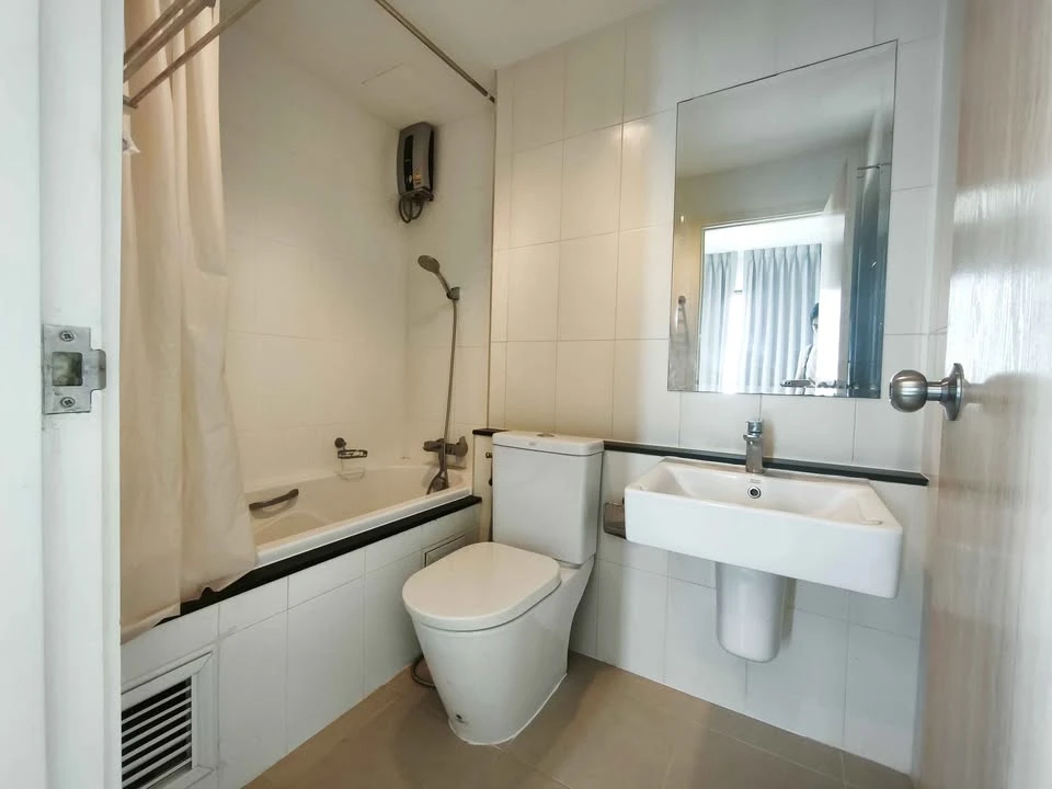 Condo for rent at Knightsbridge Sky River Ocean. Spacious and comfortable unit with ample living space and excellent amenities. Book now!