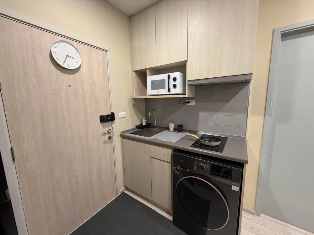 Condo for rent, Ideo Mobi Sukhumvit Eastgate, nice room on the 20th floor with golf course view. Convenient and complete amenities. Move in soon!