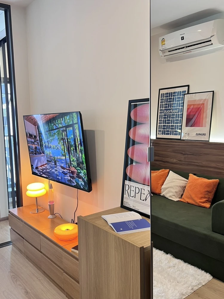 Condo for rent at Life Asoke Rama 4. Fully furnished and ready to move in. Complete amenities. 23rd floor, city view with panoramic view of the Chao P