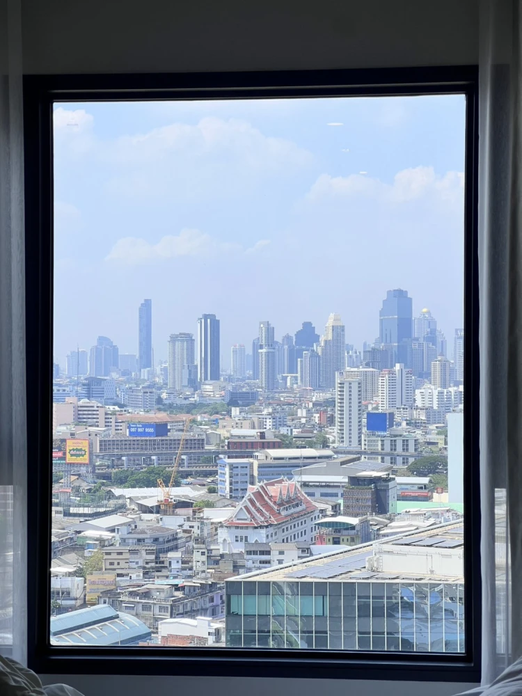 Condo for rent at Life Asoke Rama 4. Fully furnished and ready to move in. Complete amenities. 23rd floor, city view with panoramic view of the Chao P