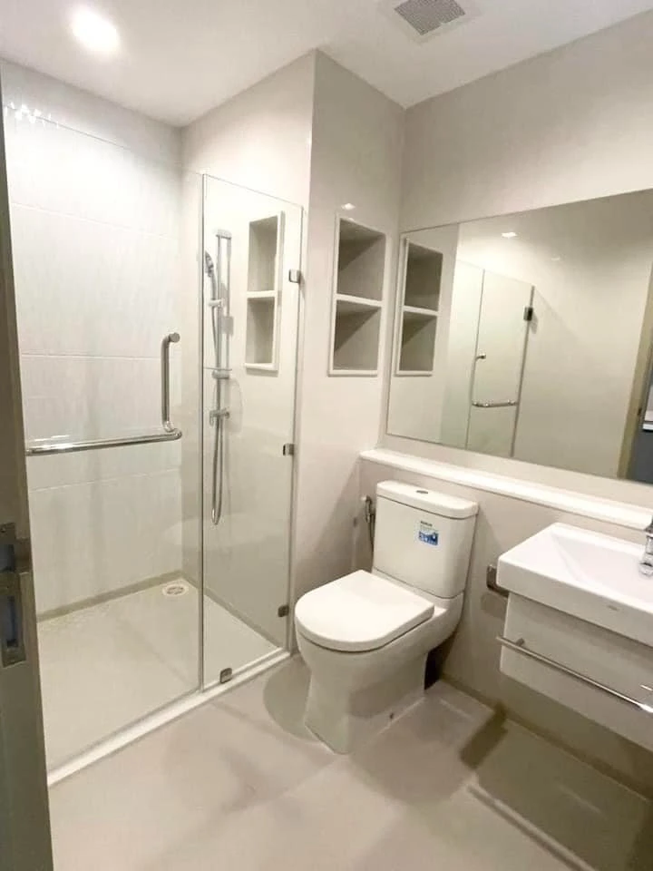 Condo for rent, Life Asoke-Rama 9, studio unit, 20th floor, Building A, 1 bedroom, 1 separate kitchen, built-in cabinets throughout. Book now!