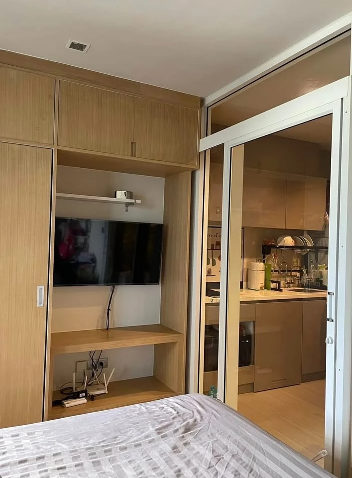 Condo for rent, Life Asoke-Rama 9, studio unit, 20th floor, Building A, 1 bedroom, 1 separate kitchen, built-in cabinets throughout. Book now!