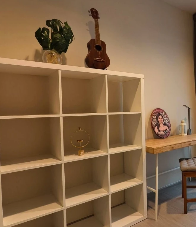 For Rent: Corner unit at LIFE Asoke Rama 9, situated on a high floor. It offers an airy, private, and peaceful atmosphere. Fully functional and comfor