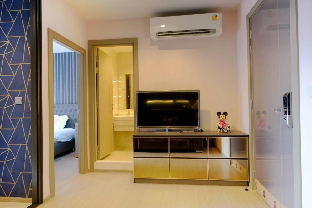 Condo for rent, Life Asoke Rama 9. Fully furnished and ready to move in. Just bring your belongings! Don't miss out!