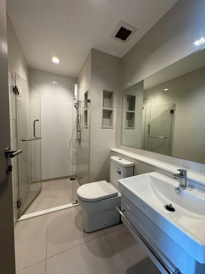 ให้เช่าคอนโด Life Asoke Rama9 ห้องแต่งเรียบหรู built in ไม้แท้ อย่างดี บอกเลยว่าคุณต้องห้ามพลาด