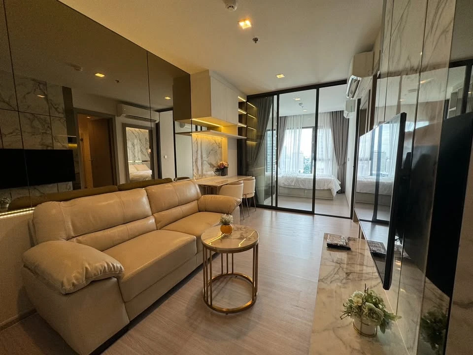 ให้เช่าคอนโด Life Asoke Rama9 ห้องแต่งเรียบหรู built in ไม้แท้ อย่างดี บอกเลยว่าคุณต้องห้ามพลาด