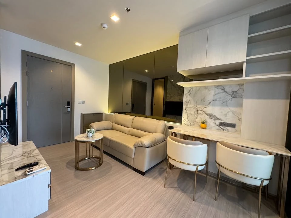 ให้เช่าคอนโด Life Asoke Rama9 ห้องแต่งเรียบหรู built in ไม้แท้ อย่างดี บอกเลยว่าคุณต้องห้ามพลาด