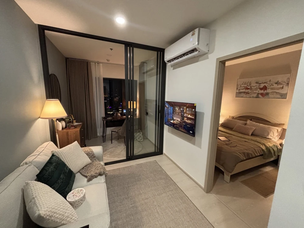 Condo for rent at Life Charoennakhon - Sathorn. Fully furnished and ready to move in, featuring complete amenities and a warm, cozy décor style. Book