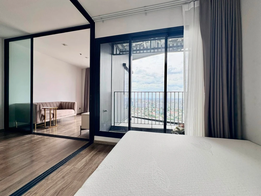 Condo for rent at Life Ladprao Valley, 43rd floor. High floor with stunning views and full amenities. You definitely don't want to miss this opportuni
