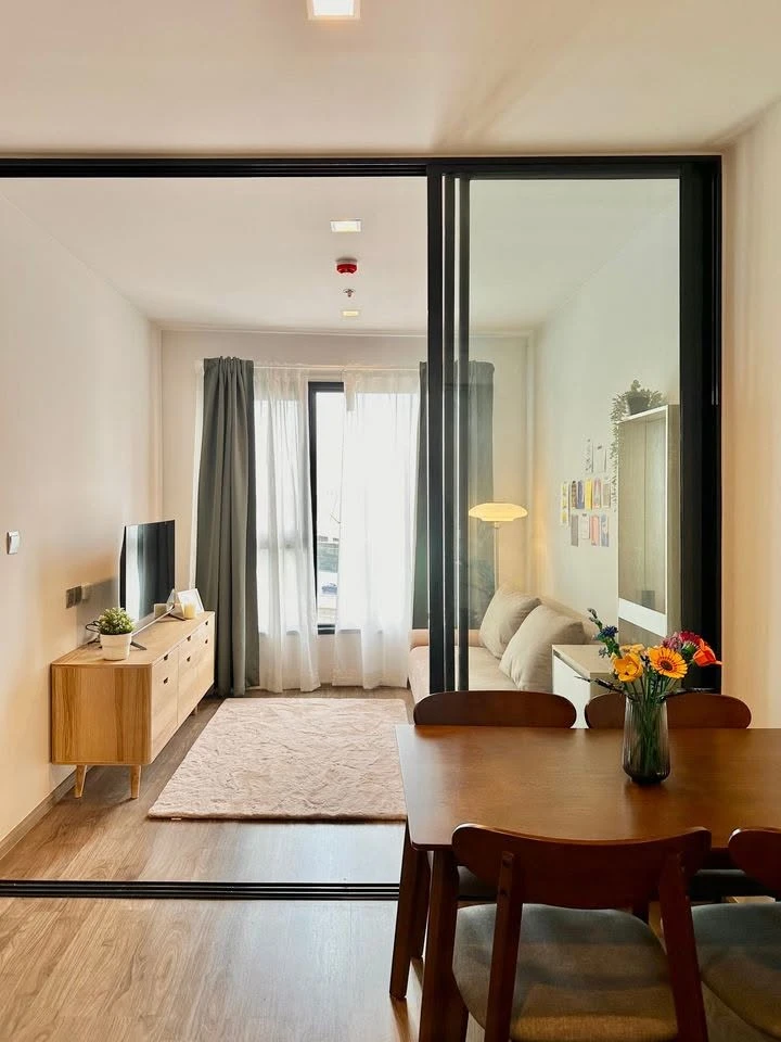 Condo for rent at Life Ladprao Valley. Fully furnished and equipped with appliances. Just bring your suitcase and move in!