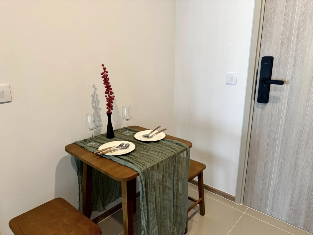 Condo for rent at Life Rama 4 - Asoke. Ready to move in, fully furnished. Book today! Don't miss out!