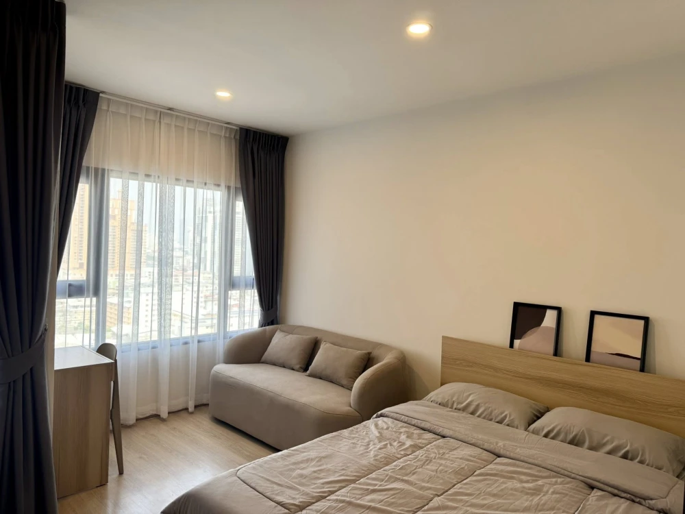 Condo for rent at Life Rama 4 - Asoke. Ready to move in, fully furnished. Book today! Don't miss out!