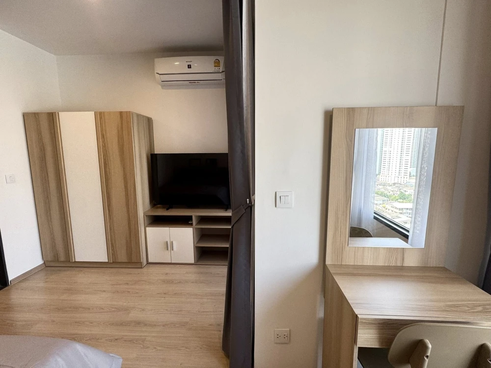 Condo for rent at Life Rama 4 - Asoke. Ready to move in, fully furnished. Book today! Don't miss out!