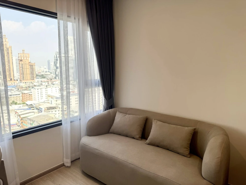 Condo for rent at Life Rama 4 - Asoke. Ready to move in, fully furnished. Book today! Don't miss out!
