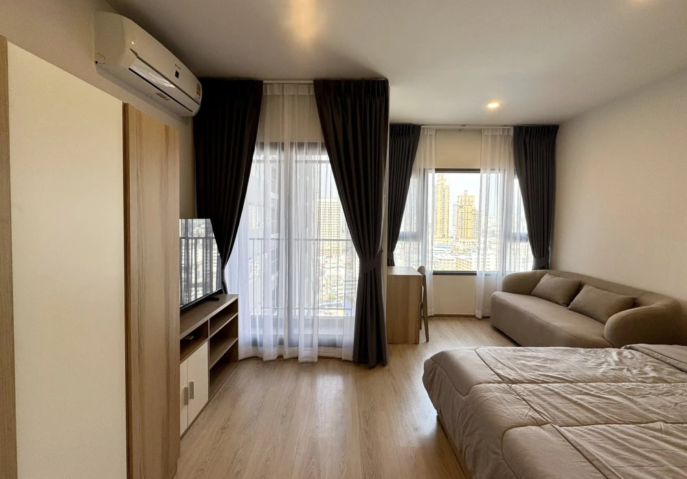 Condo for rent at Life Rama 4 - Asoke. Ready to move in, fully furnished. Book today! Don't miss out!