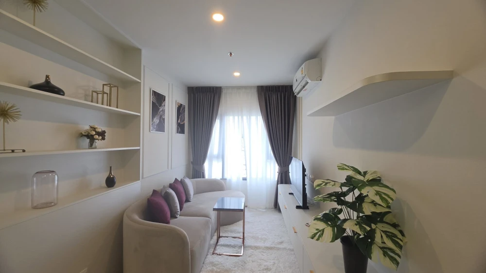 Condo for rent at Life Rama 4 - Asoke. Nicely decorated unit with complete furniture and appliances. Book now! Don't miss this opportunity.