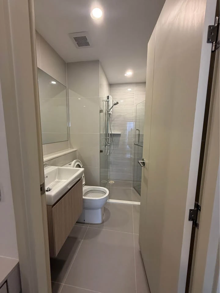 Condo for rent at Life Rama 4 - Asoke, fully furnished, 30th floor with great views. Don't miss out!