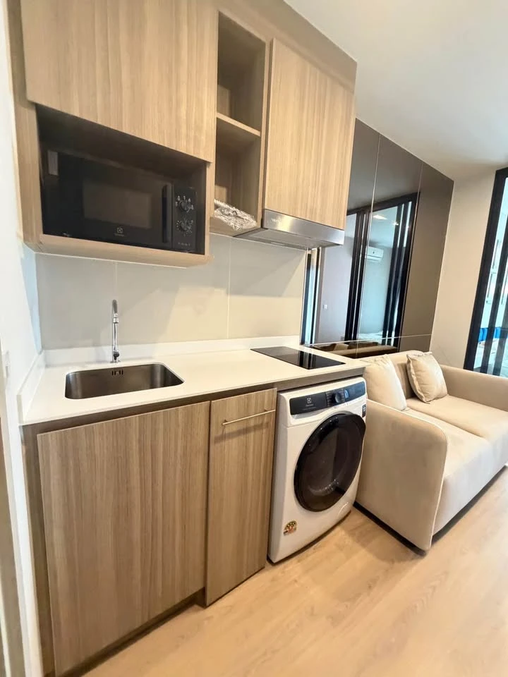 Condo for rent at Life Rama 4 - Asoke, fully furnished, 30th floor with great views. Don't miss out!