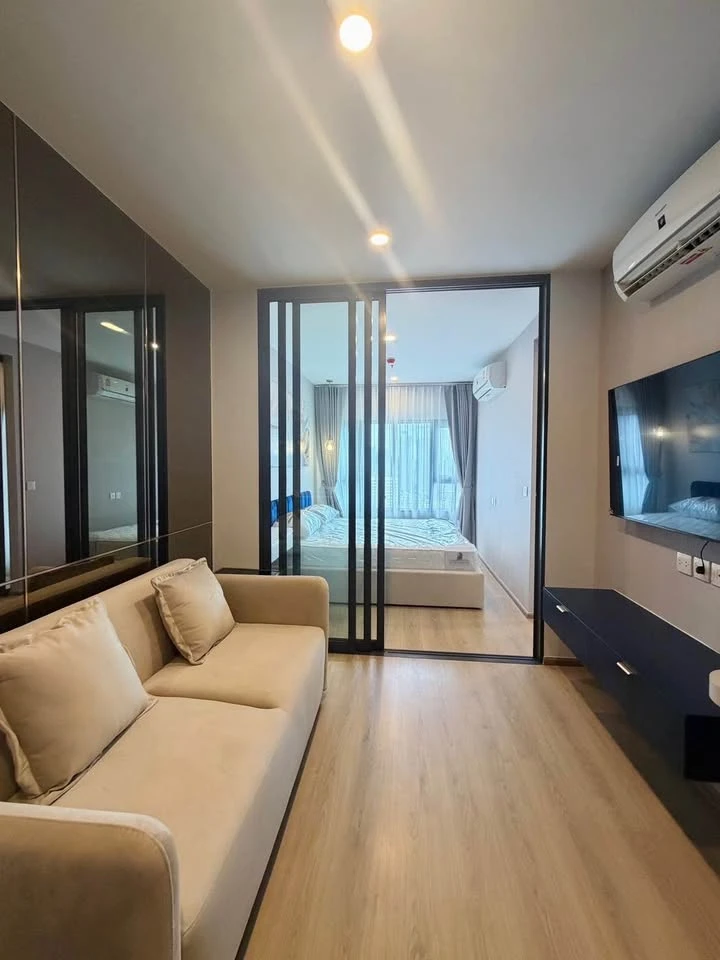 Condo for rent at Life Rama 4 - Asoke, fully furnished, 30th floor with great views. Don't miss out!