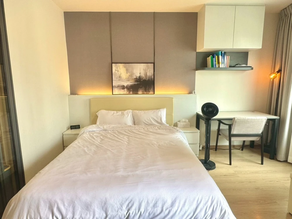 Condo for rent at Life Rama 4 – Asoke. Fully furnished and equipped with all appliances. Just bring your suitcase and move in! Don't miss out! images