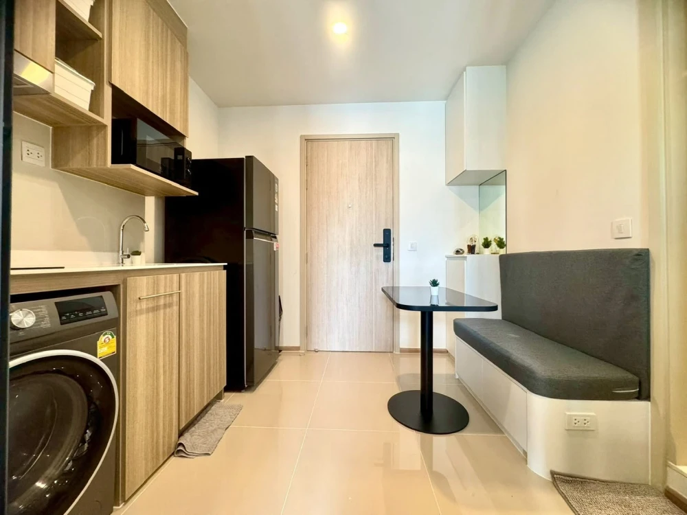 Condo for rent at Life Rama 4 – Asoke. Fully furnished and equipped with all appliances. Just bring your suitcase and move in! Don't miss out!