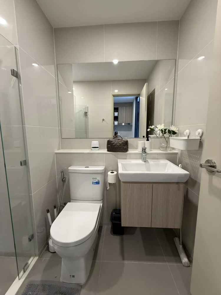 Condo for rent at Life Rama 4 – Asoke. Fully furnished and equipped with all appliances. Just bring your suitcase and move in! Don't miss out!