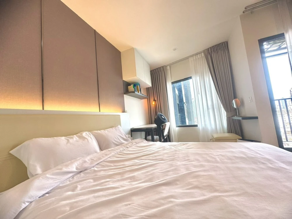 Condo for rent at Life Rama 4 – Asoke. Fully furnished and equipped with all appliances. Just bring your suitcase and move in! Don't miss out!