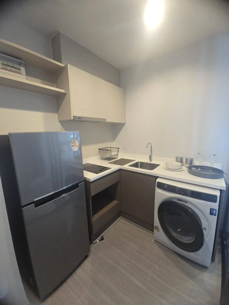 Condo for rent at Life Sathorn-Sierra. Nice unit on the 35th floor with amazing views. Great price! Book now, don't miss out!