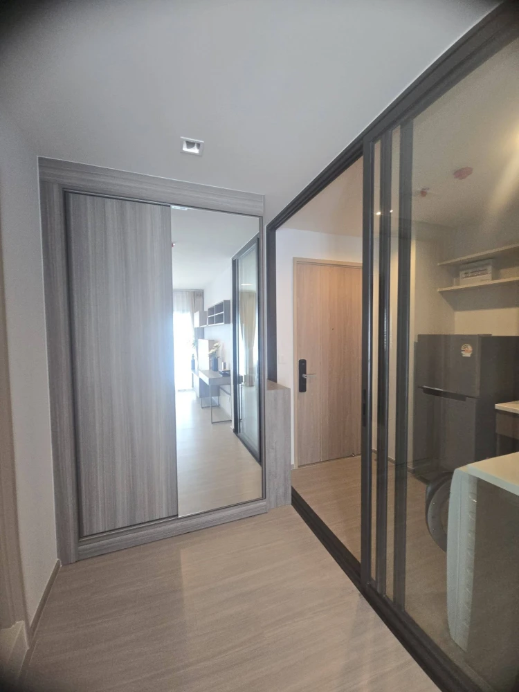Condo for rent at Life Sathorn-Sierra. Nice unit on the 35th floor with amazing views. Great price! Book now, don't miss out!