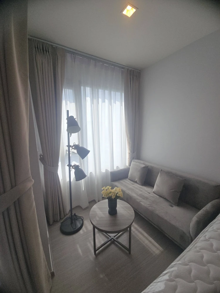 Condo for rent at Life Sathorn-Sierra. Nice unit on the 35th floor with amazing views. Great price! Book now, don't miss out!