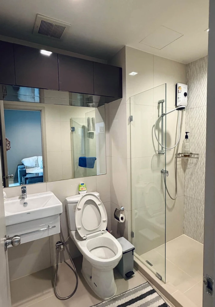 Condo for rent at Life Sukhumvit 48. Spacious and comfortable, featuring a well-designed living area and full amenities—book now!