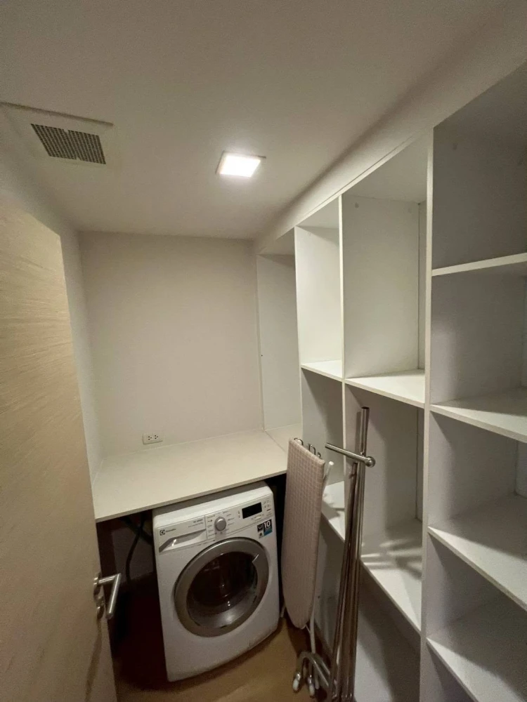 Condo for rent at Liv@49 (Sukhumvit 49). Spacious and comfortable unit with ample living space. Book yours today! Don't miss out!