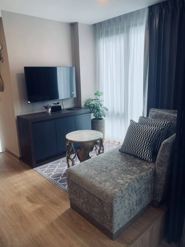 Condo for rent at LLOYD Thonglor, Research Center area. Nicely decorated unit with high-quality built-in furniture. Convenient and fully furnished. Do