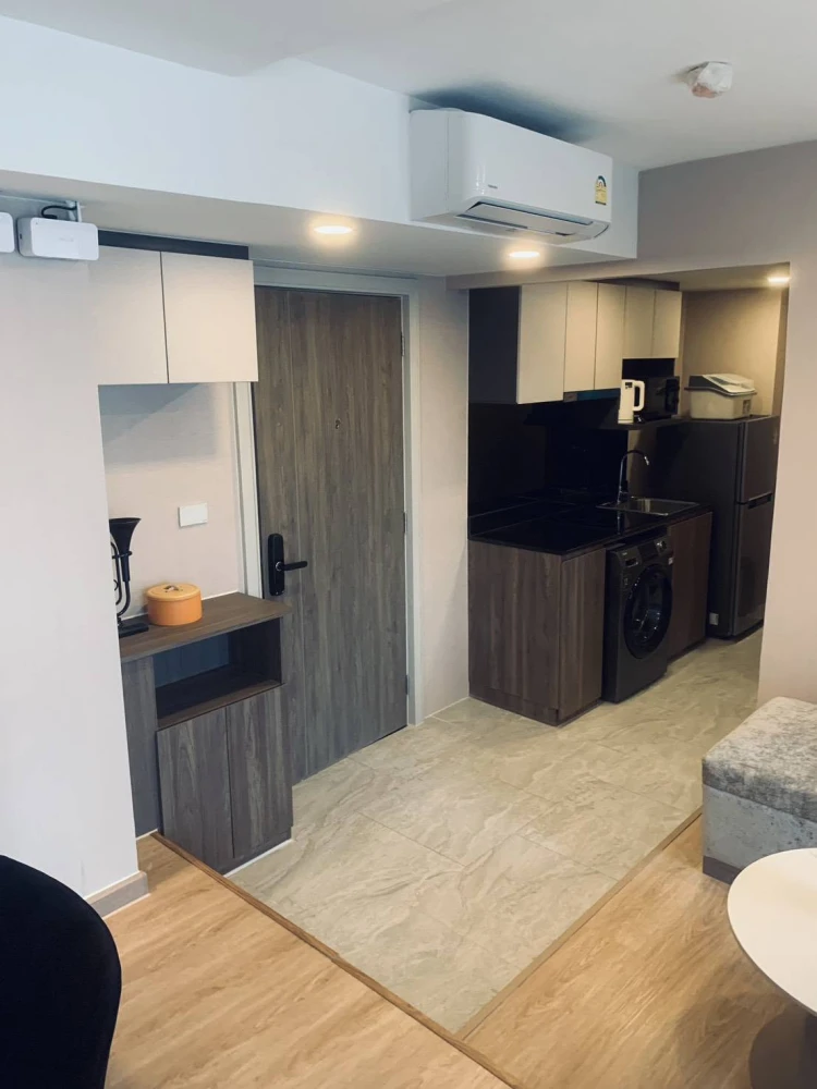 Condo for rent at LLOYD Thonglor, Research Center area. Nicely decorated unit with high-quality built-in furniture. Convenient and fully furnished. Do