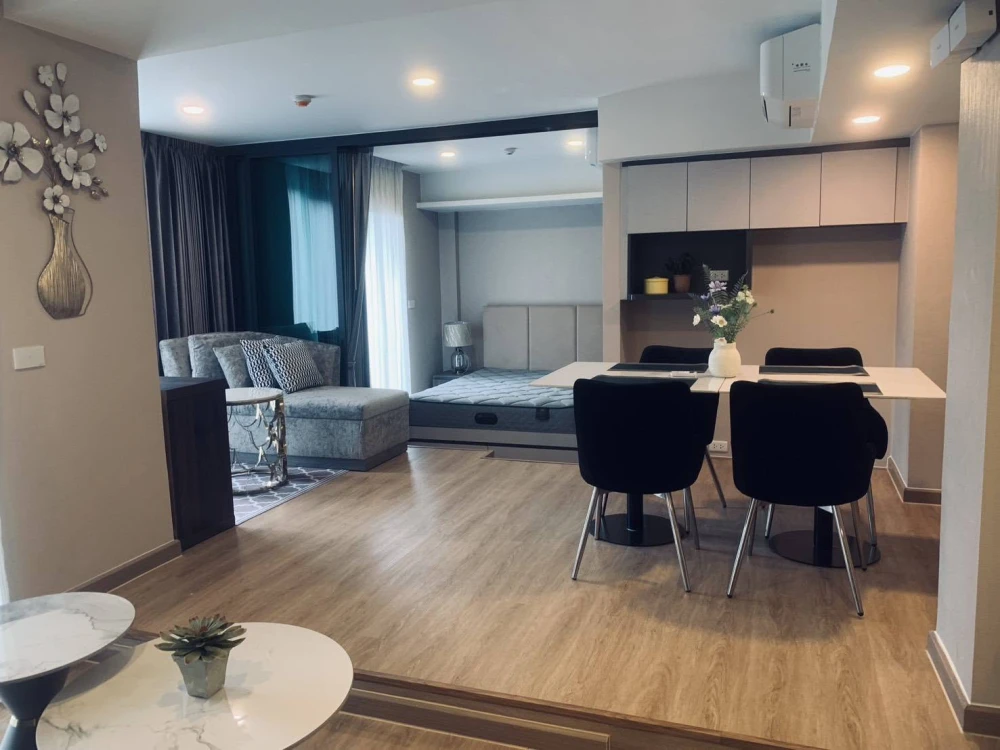Condo for rent at LLOYD Thonglor, Research Center area. Nicely decorated unit with high-quality built-in furniture. Convenient and fully furnished. Do