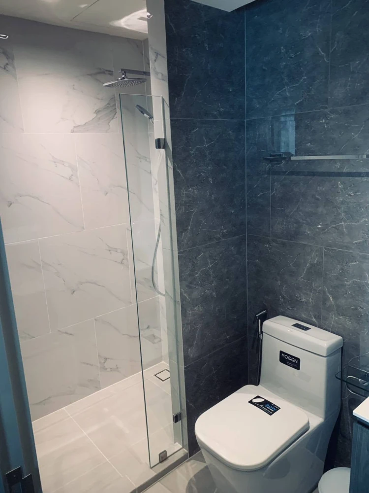 Condo for rent at LLOYD Thonglor, Research Center area. Nicely decorated unit with high-quality built-in furniture. Convenient and fully furnished. Do