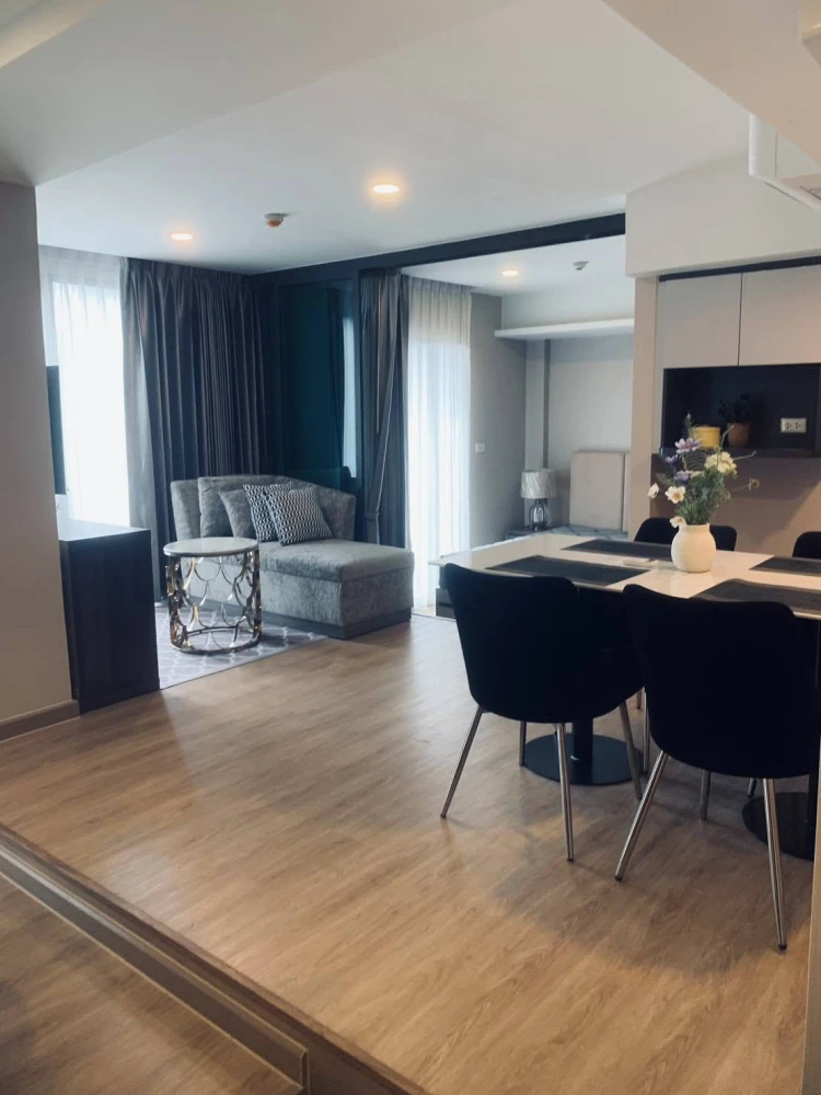 Condo for rent at LLOYD Thonglor, Research Center area. Nicely decorated unit with high-quality built-in furniture. Convenient and fully furnished. Do