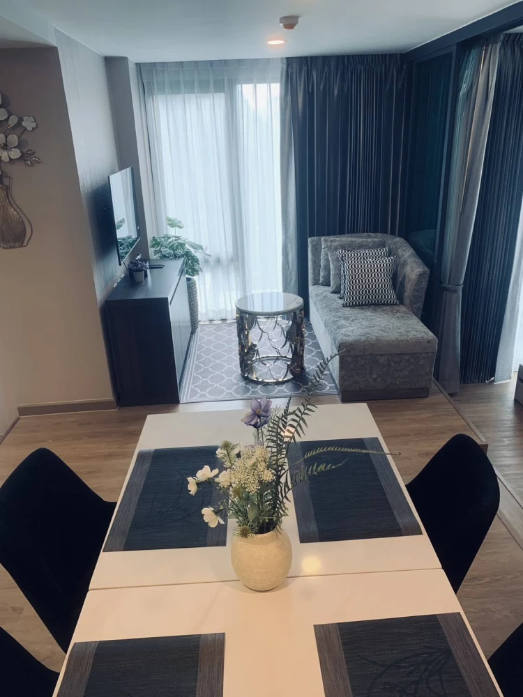 Condo for rent at LLOYD Thonglor, Research Center area. Nicely decorated unit with high-quality built-in furniture. Convenient and fully furnished. Do