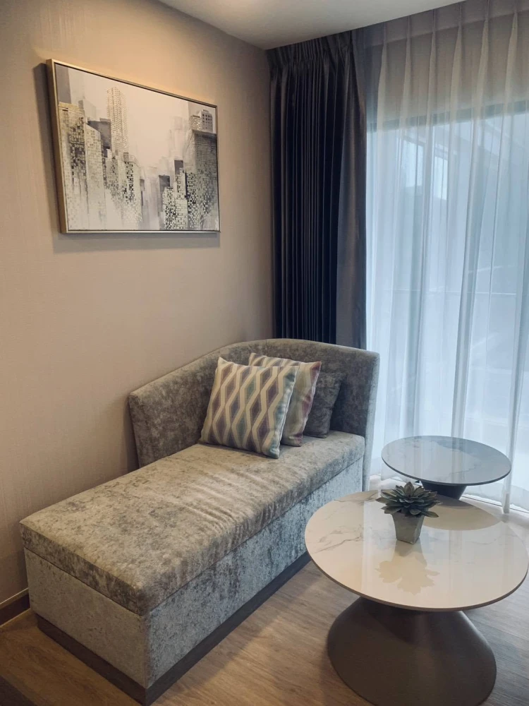 Condo for rent at LLOYD Thonglor, Research Center area. Nicely decorated unit with high-quality built-in furniture. Convenient and fully furnished. Do