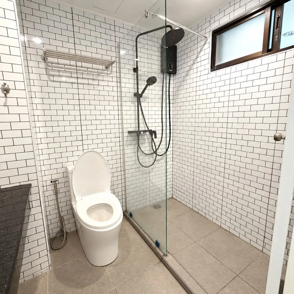 Condo for rent at Lumpini Place Rama 3 - Riverview. The unit is move-in ready and comes with full amenities—book yours today!