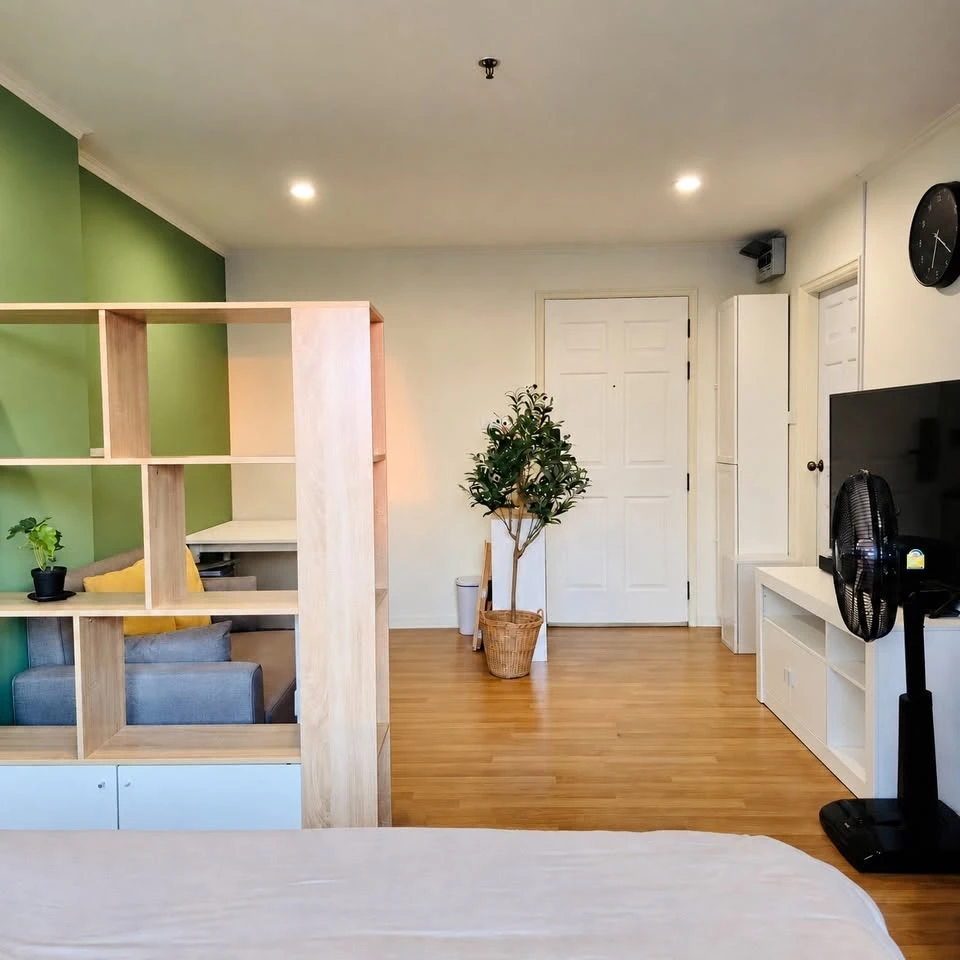 Condo for rent at Lumpini Place Rama 3 - Riverview. The unit is move-in ready and comes with full amenities—book yours today!