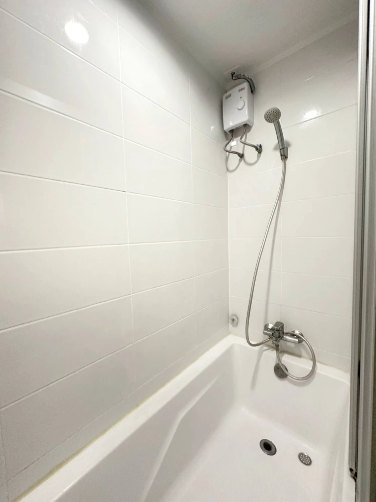 Condo for rent at Lumpini Place Rama 9–Ratchada. Nice unit with complete amenities. Don't miss out!
