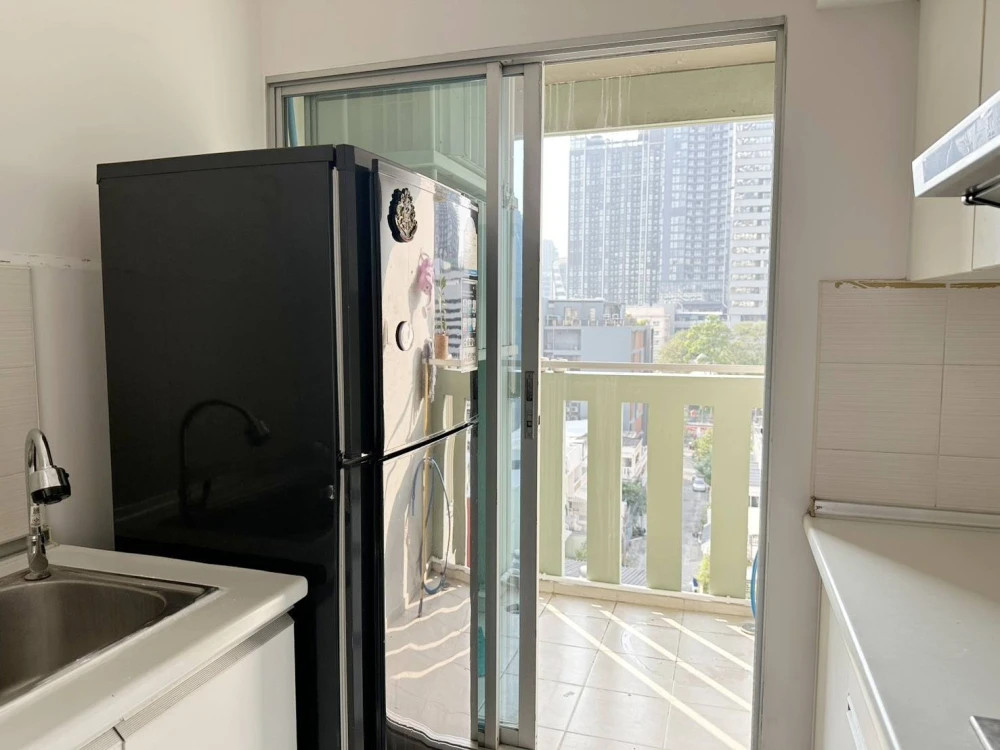 Condo for rent at Lumpini Place Rama 9–Ratchada. Nice unit with complete amenities. Don't miss out!