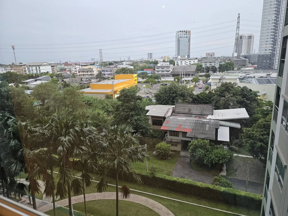 Condo for rent at Lumpini Place Srinakarin-Huamak Station. Ready to move in, fully furnished with appliances. Book now!
