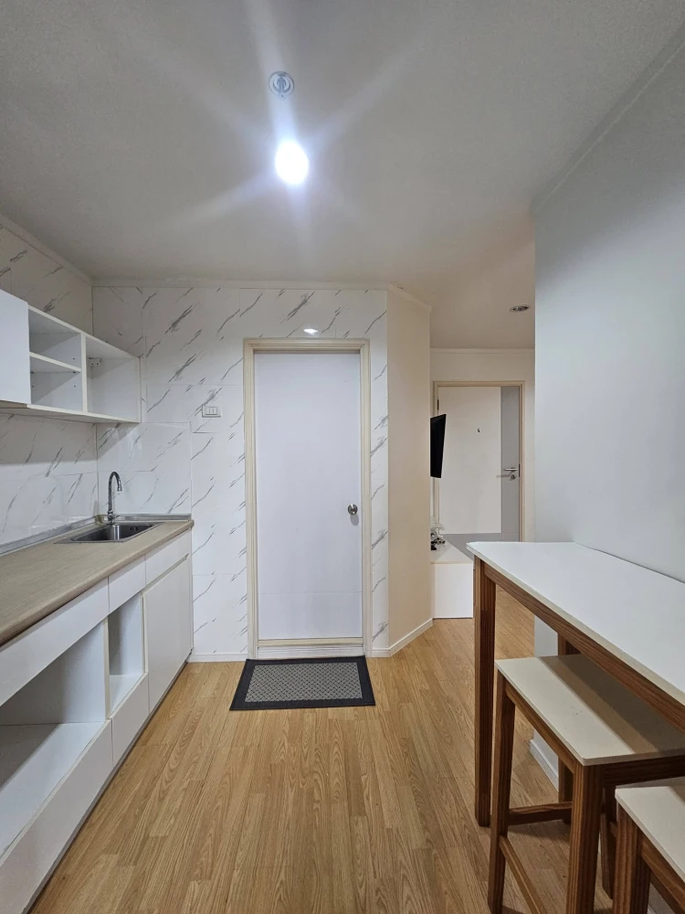Condo for rent at Lumpini Place Srinakarin-Huamak Station. Ready to move in, fully furnished with appliances. Book now!