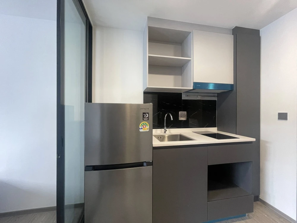 Condo for rent at Maroon Ratchada 32. Ready to move in, fully furnished. Book now, don't miss out!